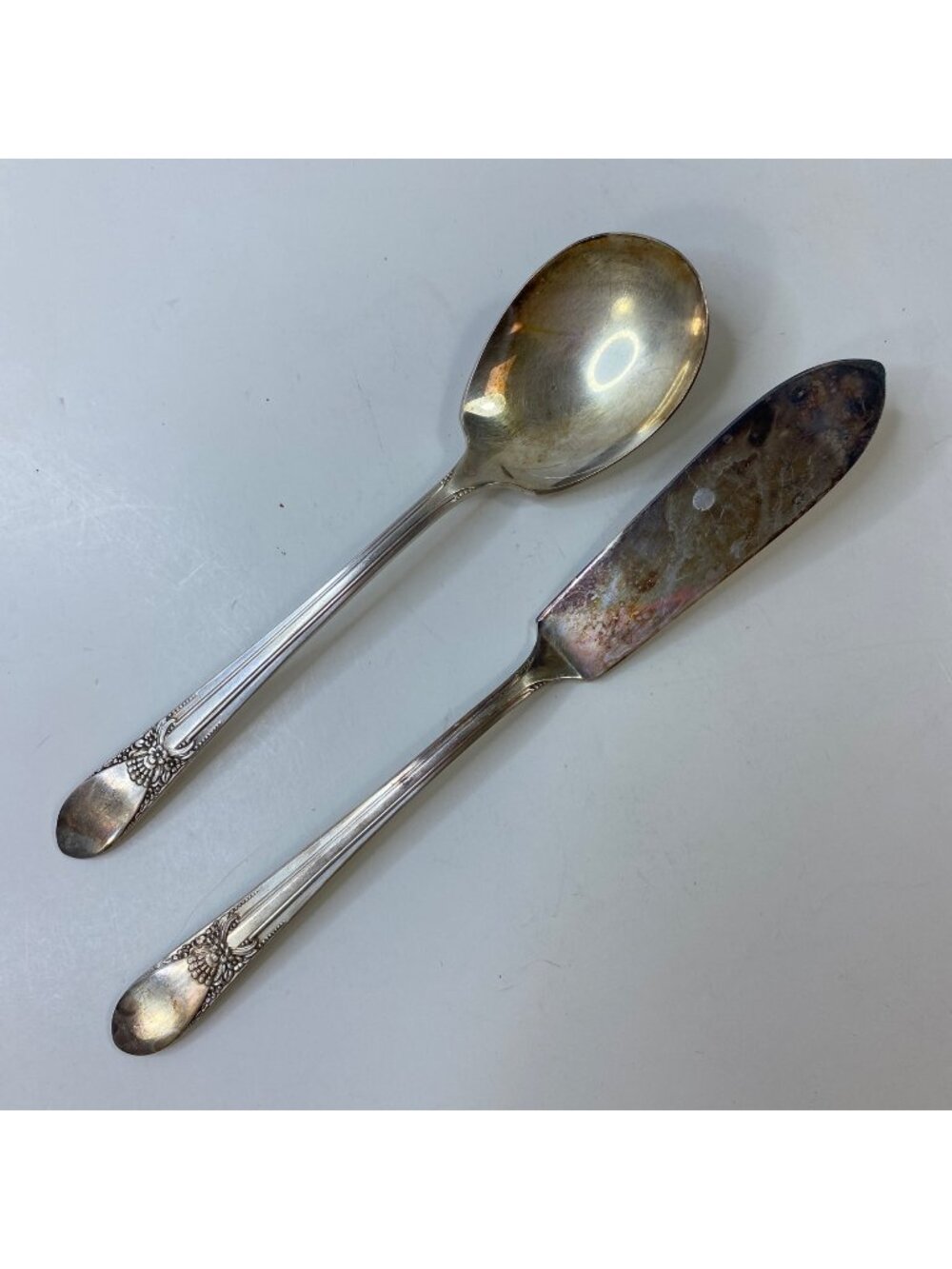 WM Rogers Silver Plated "Beloved" Tea Spoon & Butter Knife Set Vintage